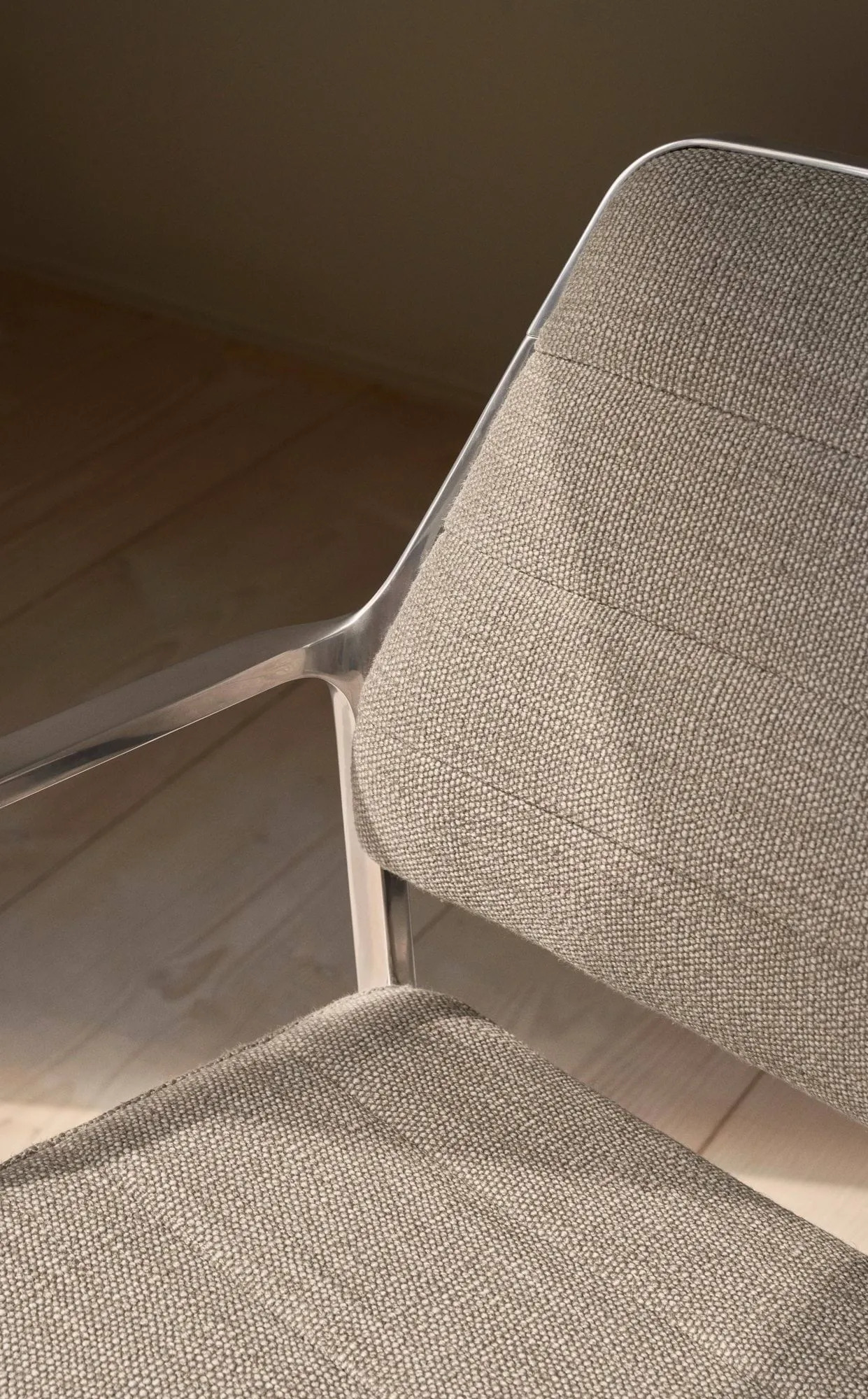 Vipp455 Swivel chair kontorsstol, Tide dark sand-polished aluminium Vipp