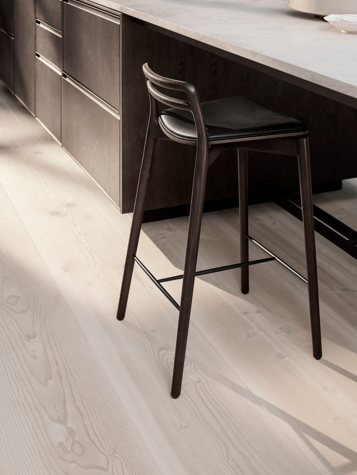 Vipp484 Cabin counter barstol 83 cm, Dark oak-black leather Vipp