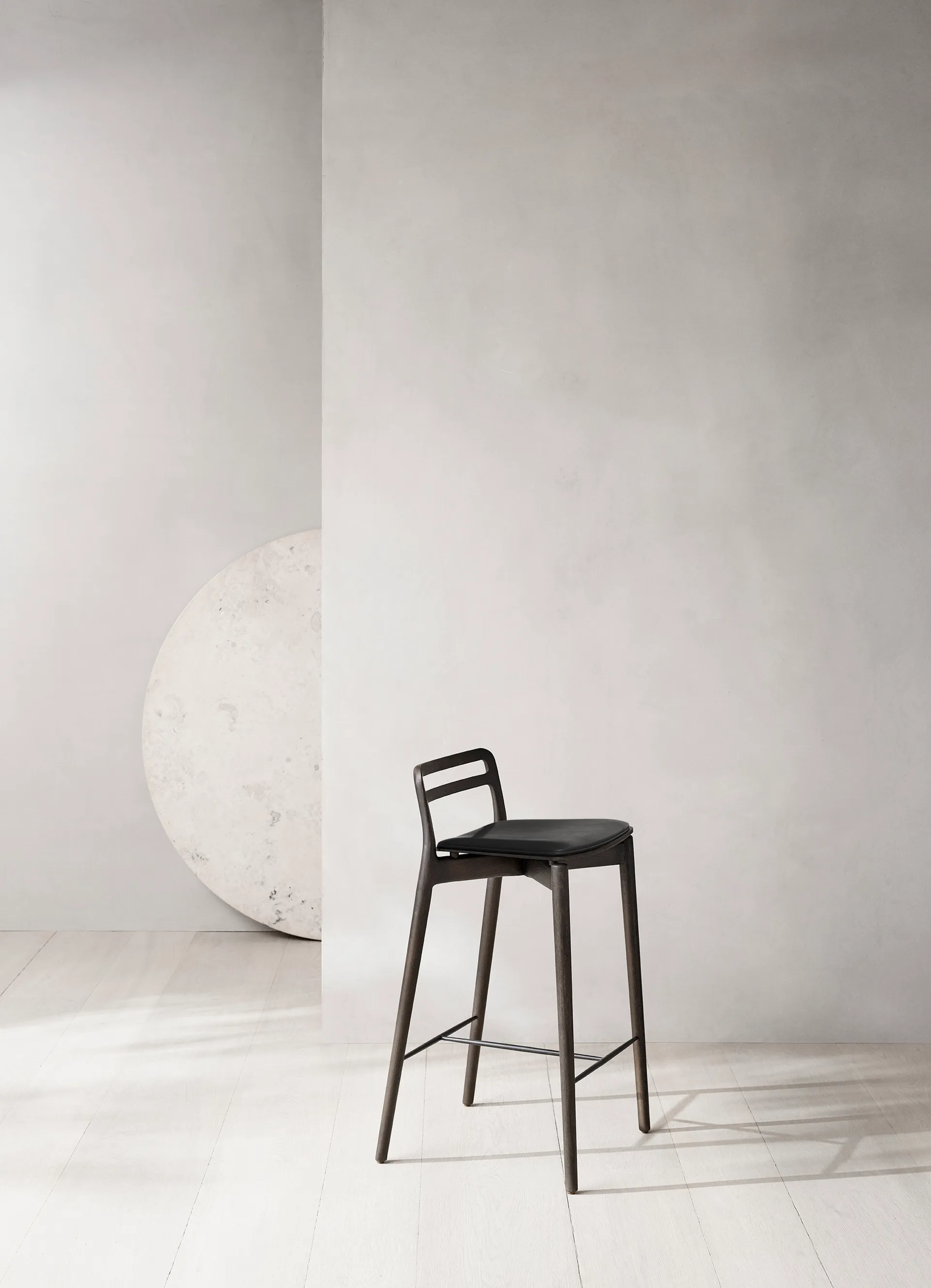 Vipp485 Cabin barstol 90 cm, Dark oak-black leather Vipp