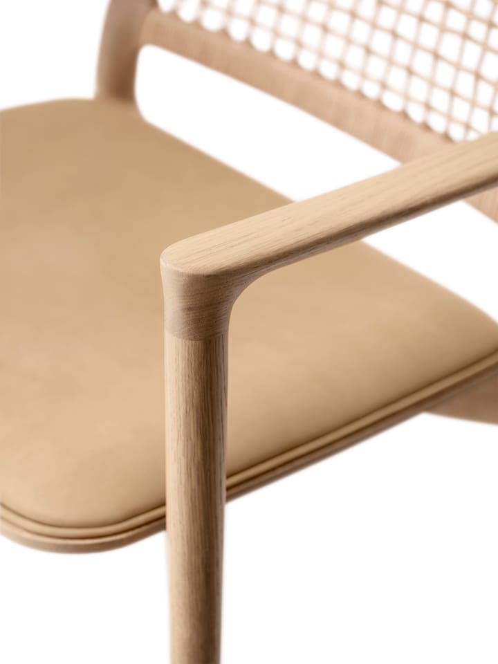 Vipp488 Cabin Lounge Chair, Light oak-sand leather Vipp