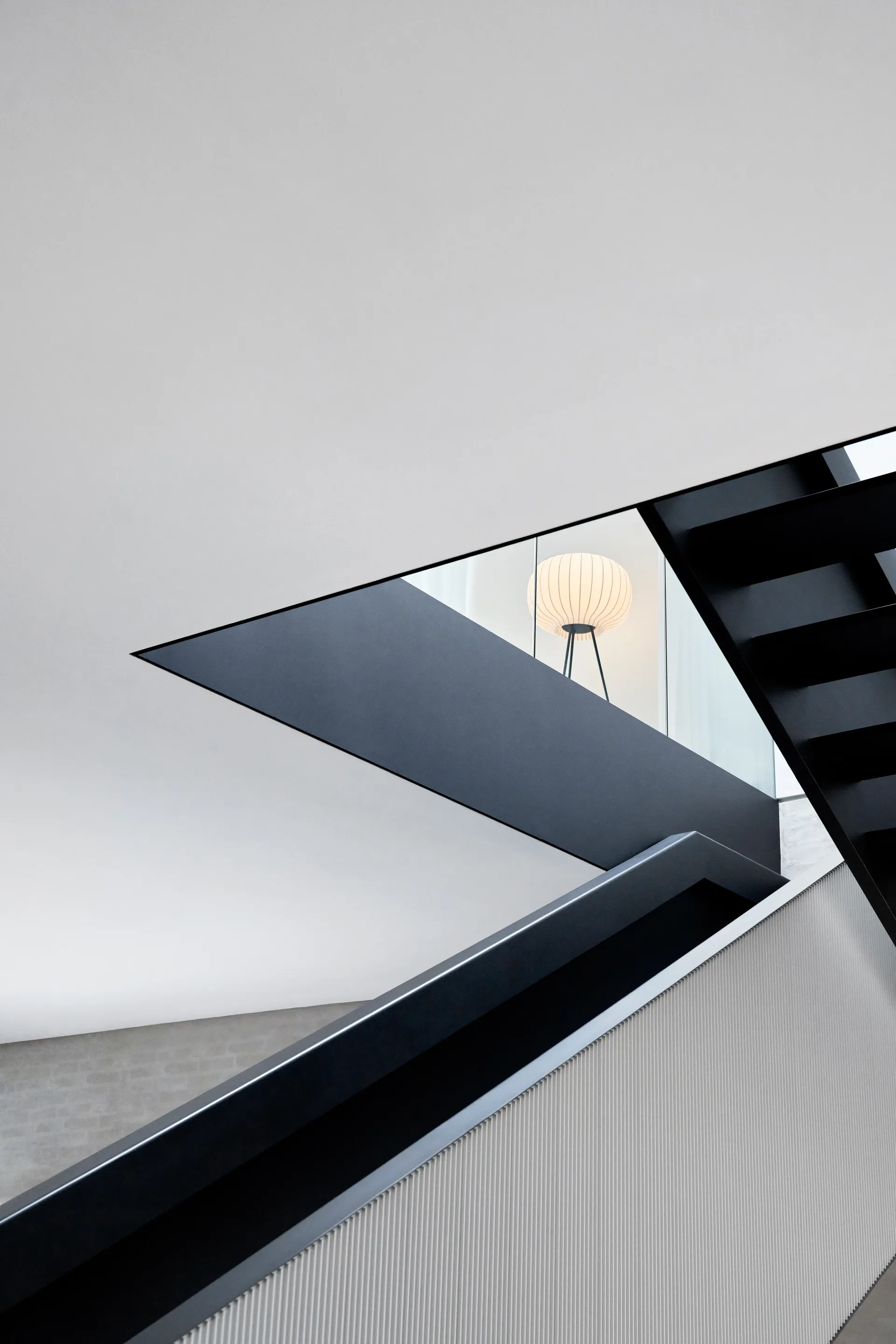 Vipp581 Paper golvlampa 112 cm, Dark oak-white Vipp