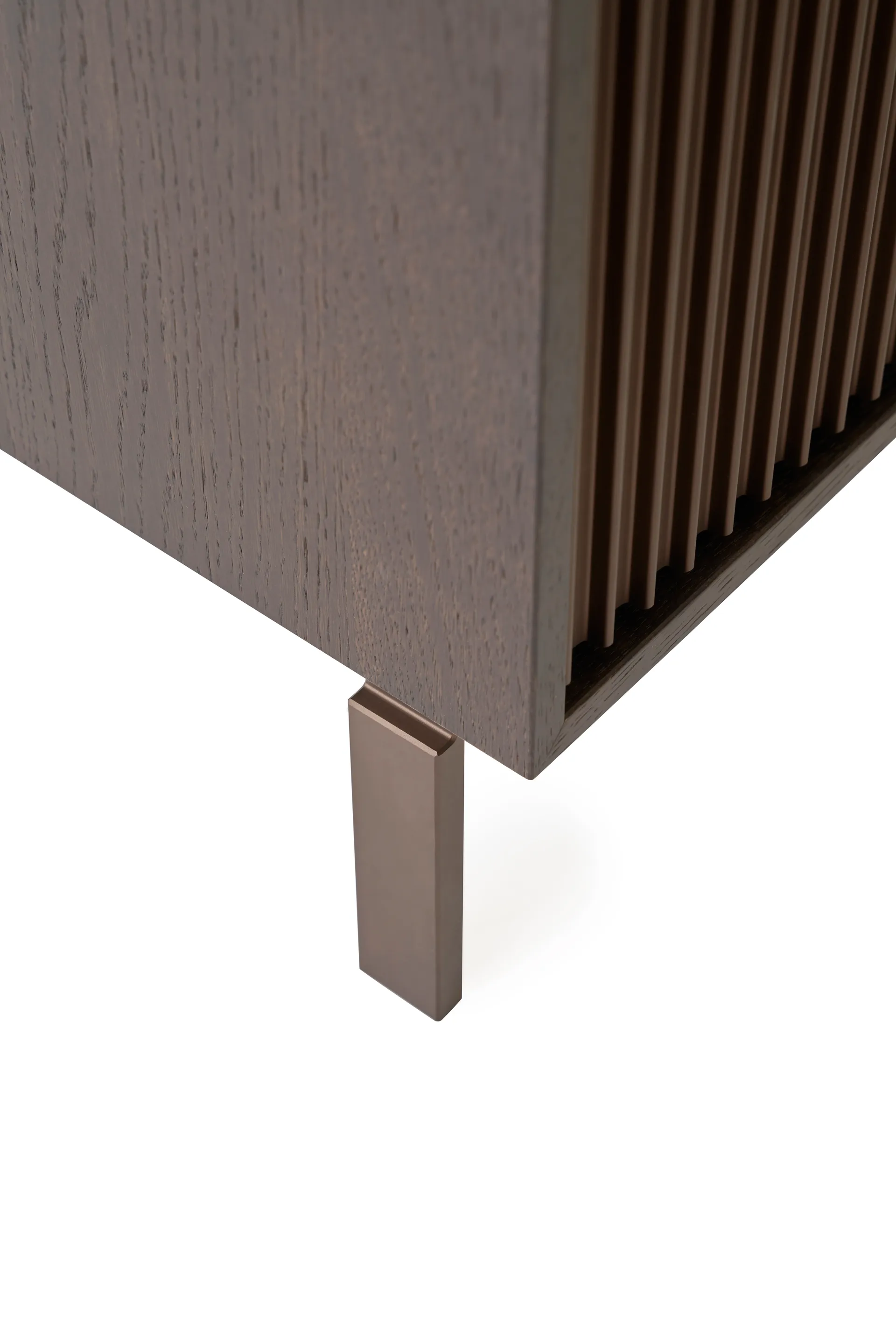 Vipp672 sängbord, Mörk ek-mörk aluminium, 31,5x60x38 cm Vipp