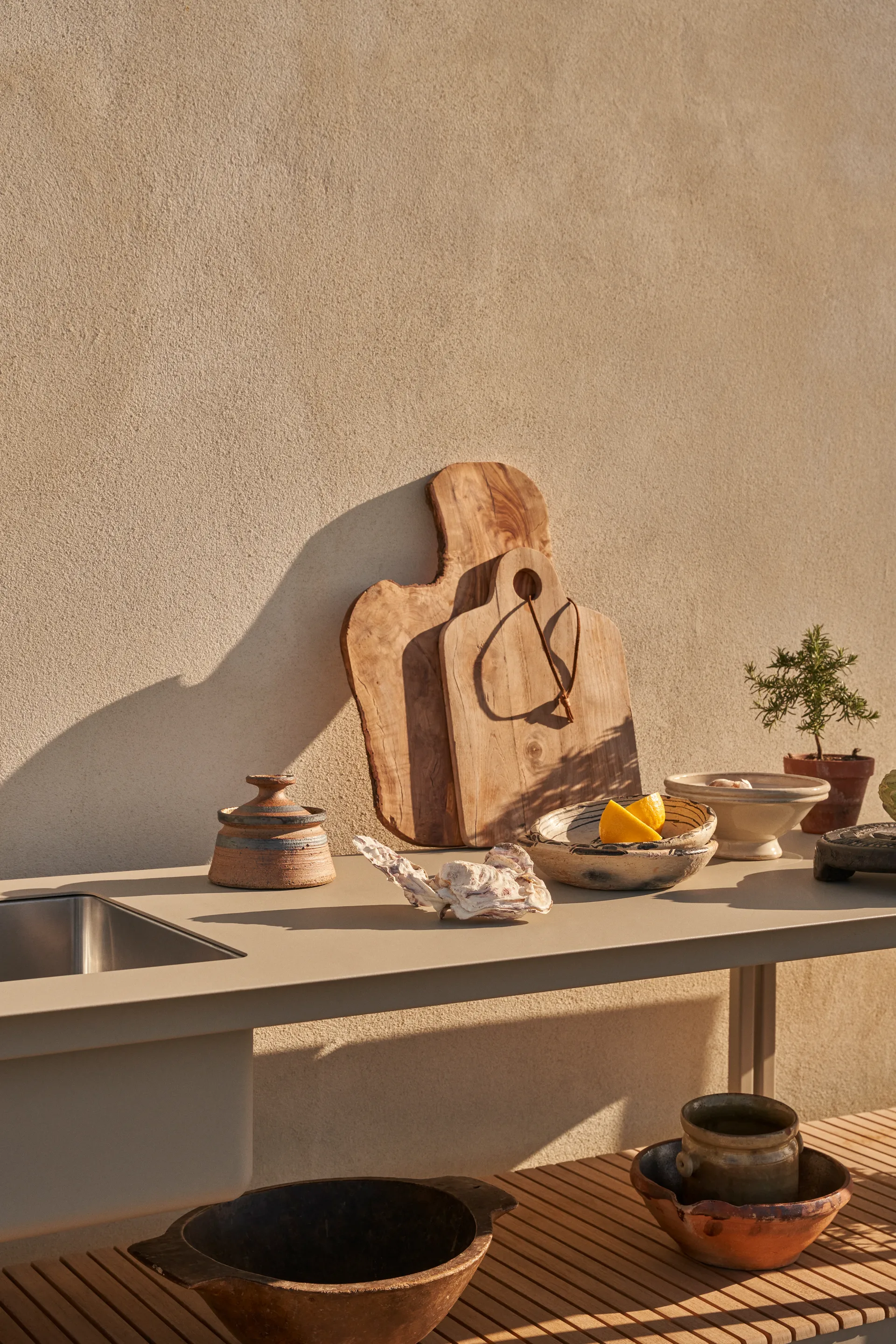 Vipp742 Open-Air köksmodul med diskho, Warm grey, 154x59x93 cm Vipp