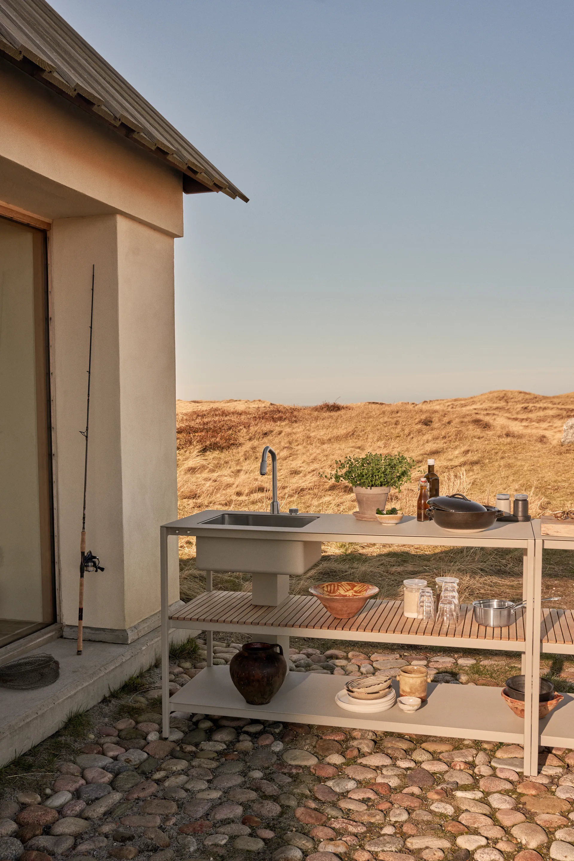 Vipp742 Open-Air köksmodul med diskho, Warm grey, 154x59x93 cm Vipp