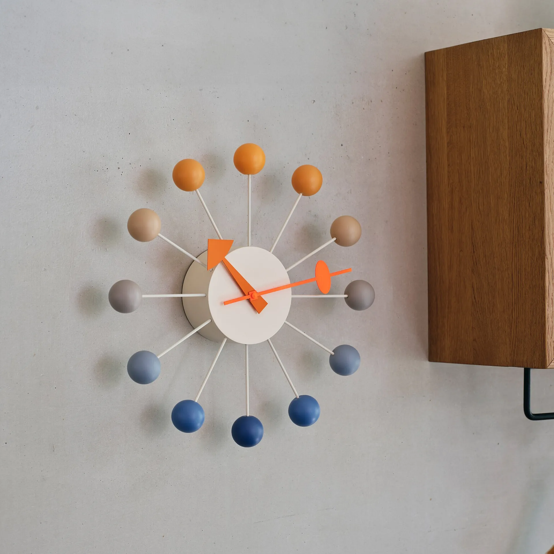 Ball Clock väggklocka Special Edition Ø33 cm, Sunrise Vitra