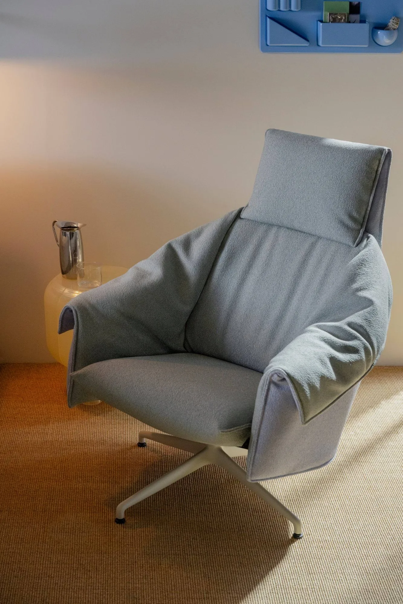 Bascule Highback fåtölj, Iroko cream-aluminium/chalk 4-star base, hög rygg Vitra
