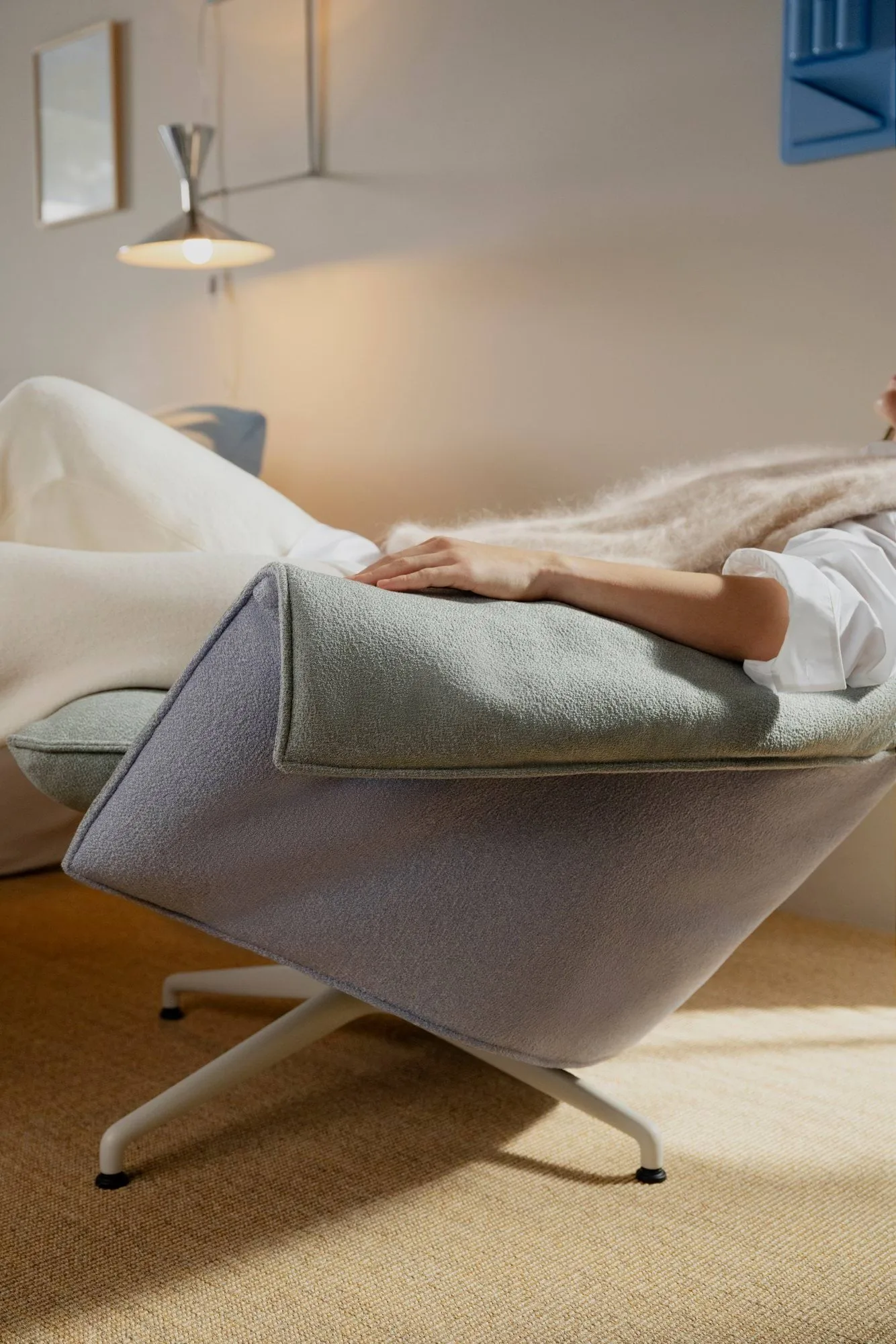 Bascule Highback fåtölj, Iroko cream-aluminium/chalk 4-star base, hög rygg Vitra