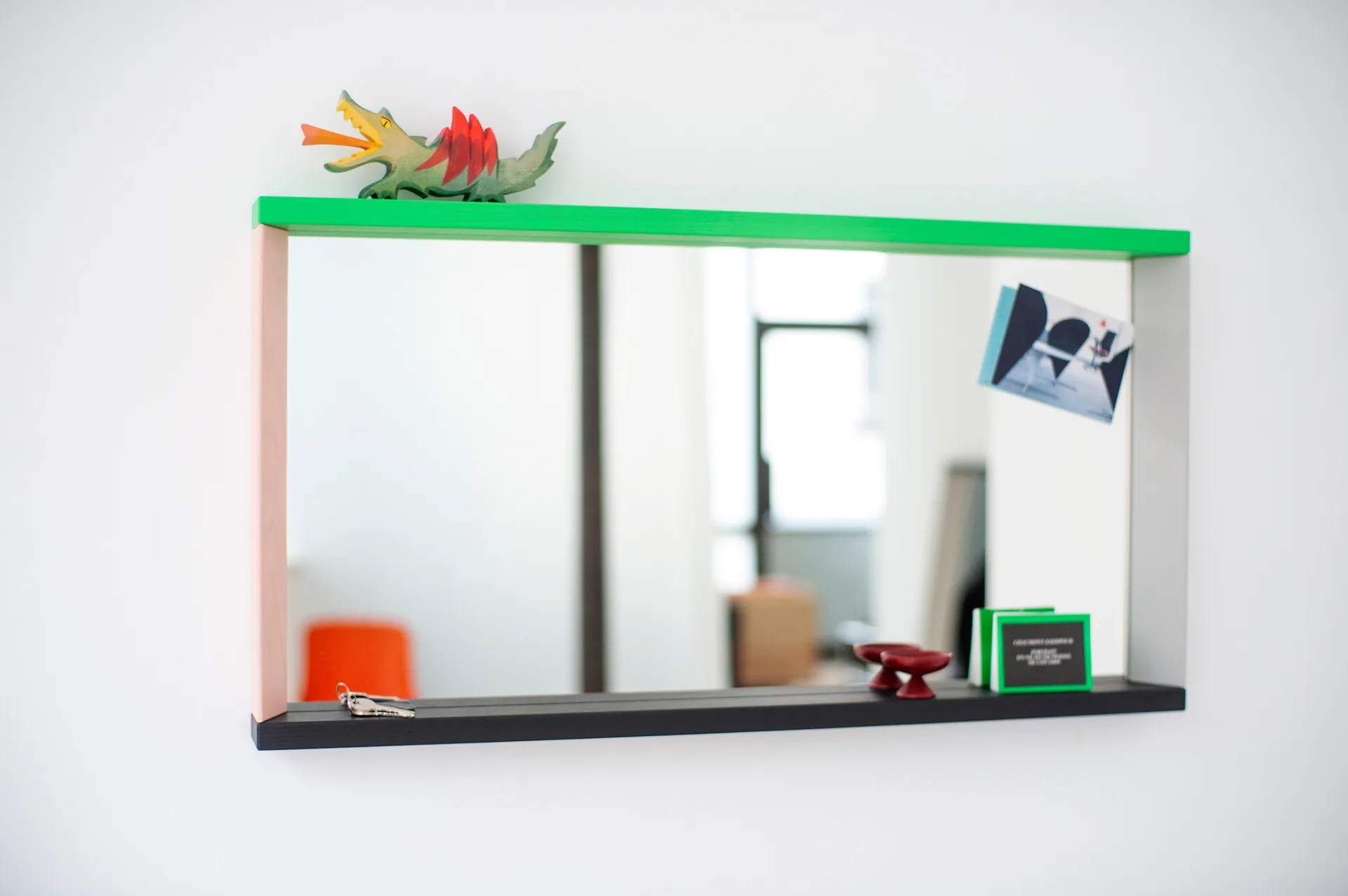 Colour Frame Mirror väggspegel medium, Green-pink Vitra