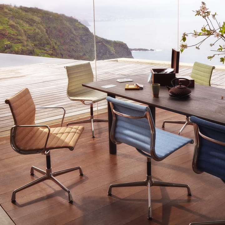 EA 101 stol polerad aluminium, Hopsak 66 nero Vitra
