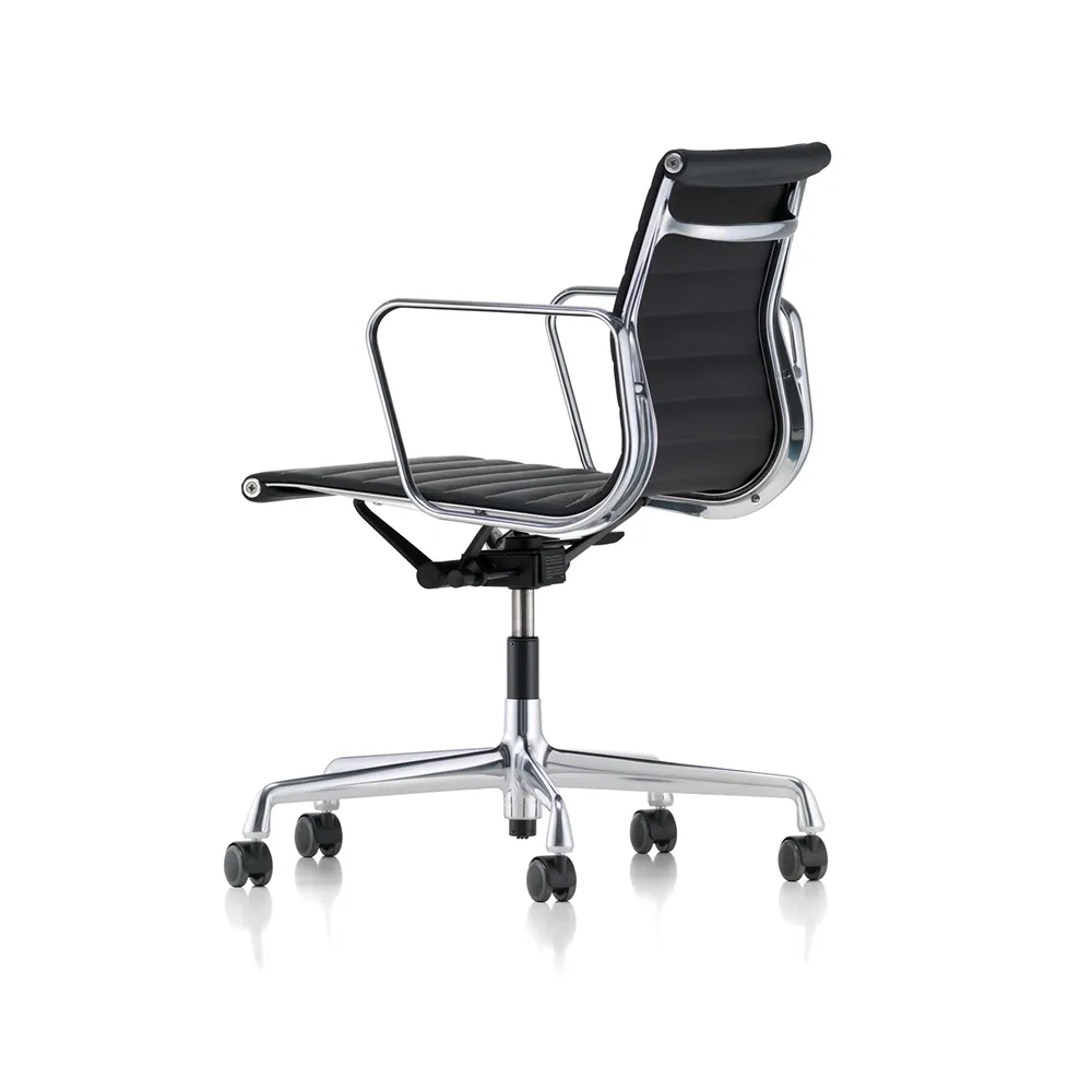 EA 117 kontorsstol läder L20, 66 nero-polerad aluminium Vitra
