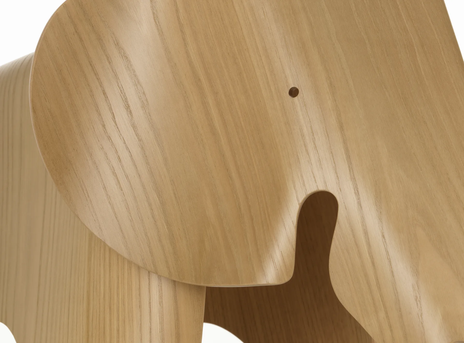 Eames elephant pall/dekoration, Natural laquered chestnut Vitra