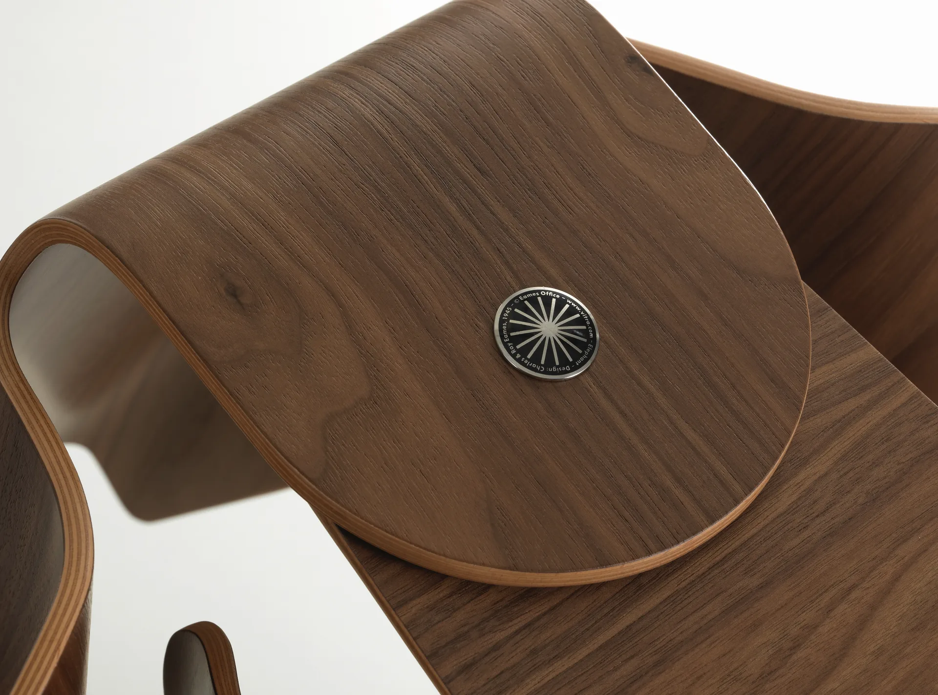 Eames elephant pall/dekoration, Natural laquered walnut Vitra