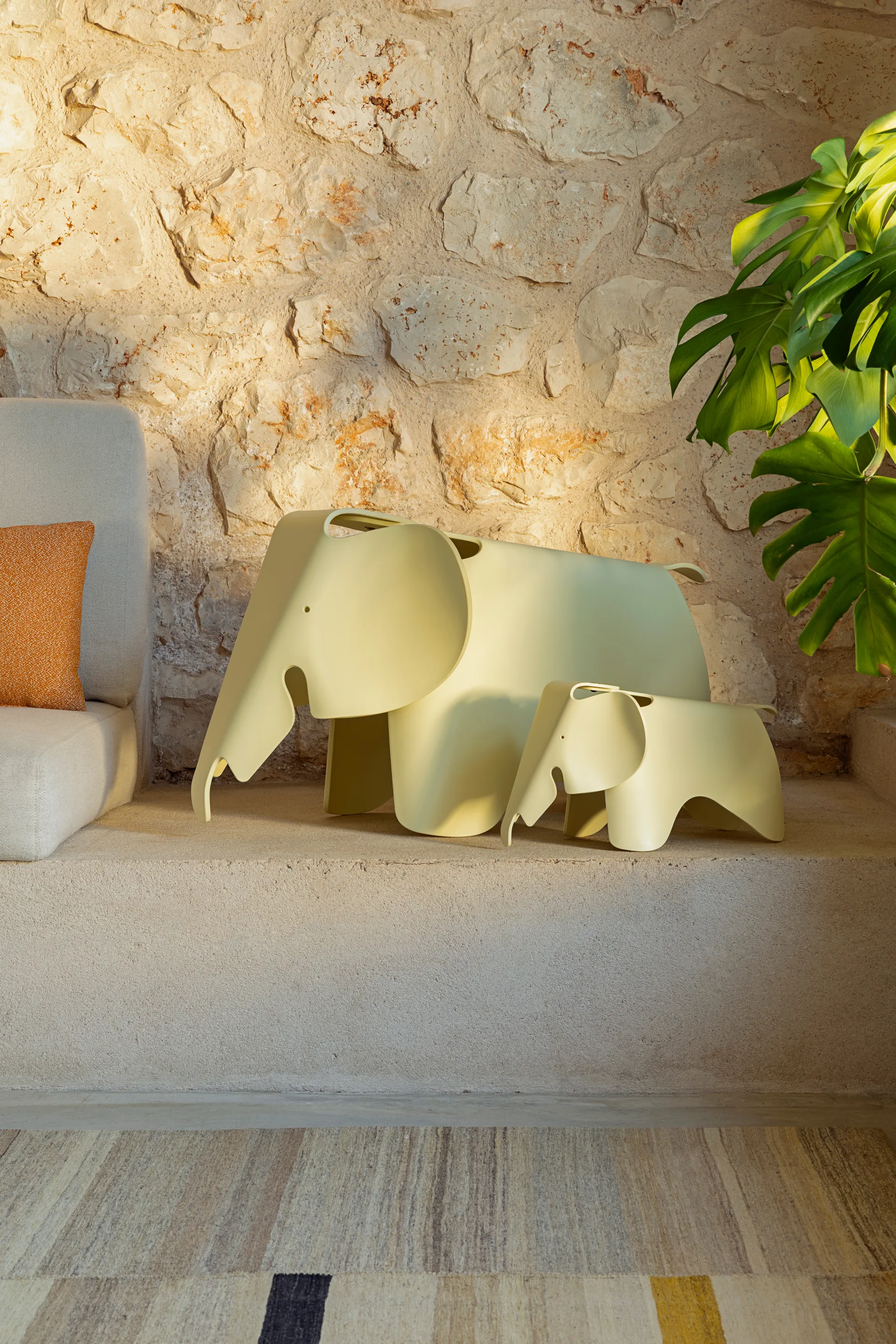 Eames elephant recycled small dekoration, Pale rose Vitra