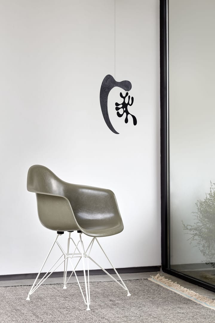 Eames fiberglass armchair DAR karmstol, Raw umber-White Vitra
