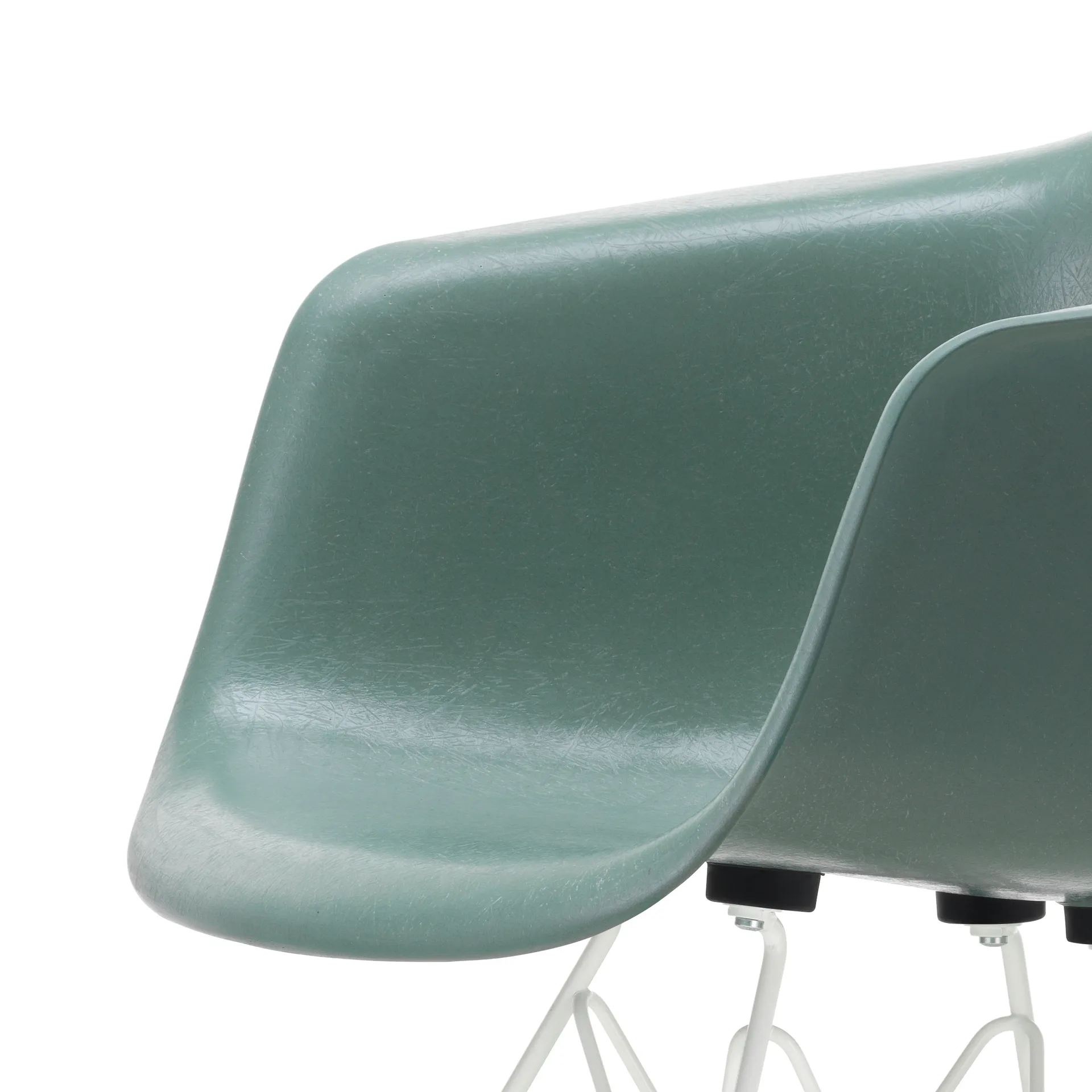 Eames fiberglass armchair DAR karmstol, Sea foam green-White Vitra