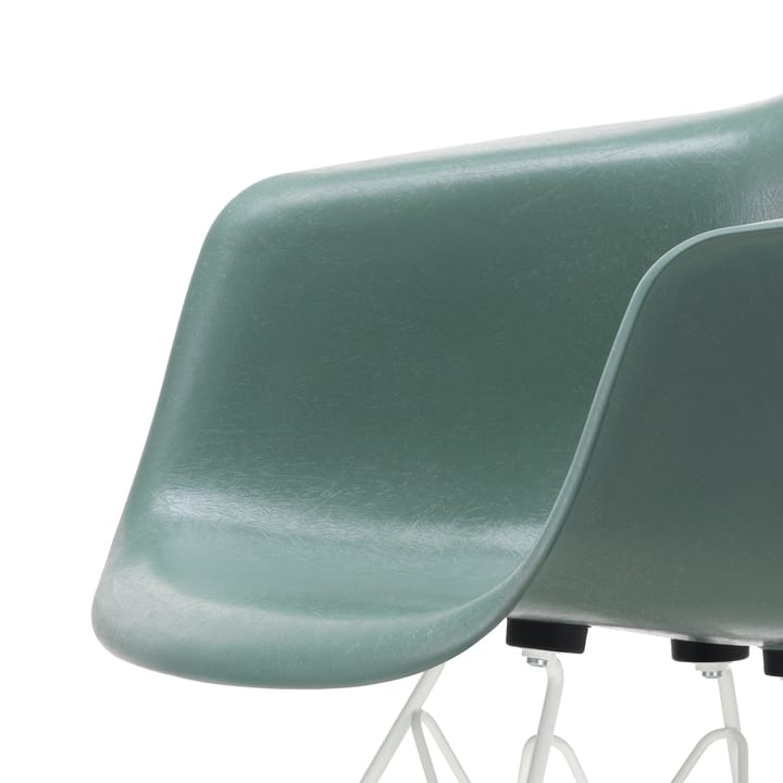 Eames fiberglass armchair DAR karmstol - Sea foam green-White - Vitra