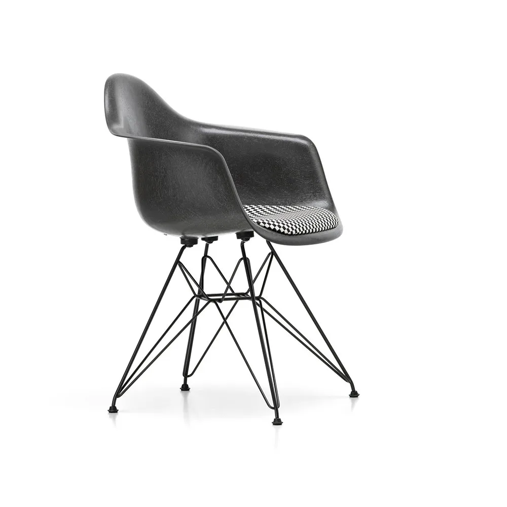 Eames fiberglass armchair DAR stol klädd sits, Checkered-Elephant grey-Svart Vitra