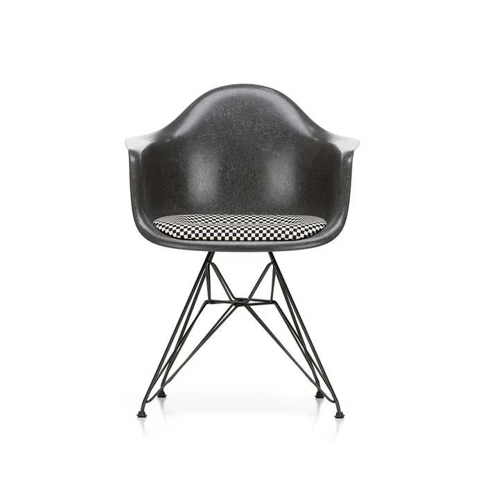 Köp Eames Fiberglass Armchair DAR stol, klädd sits från Vitra