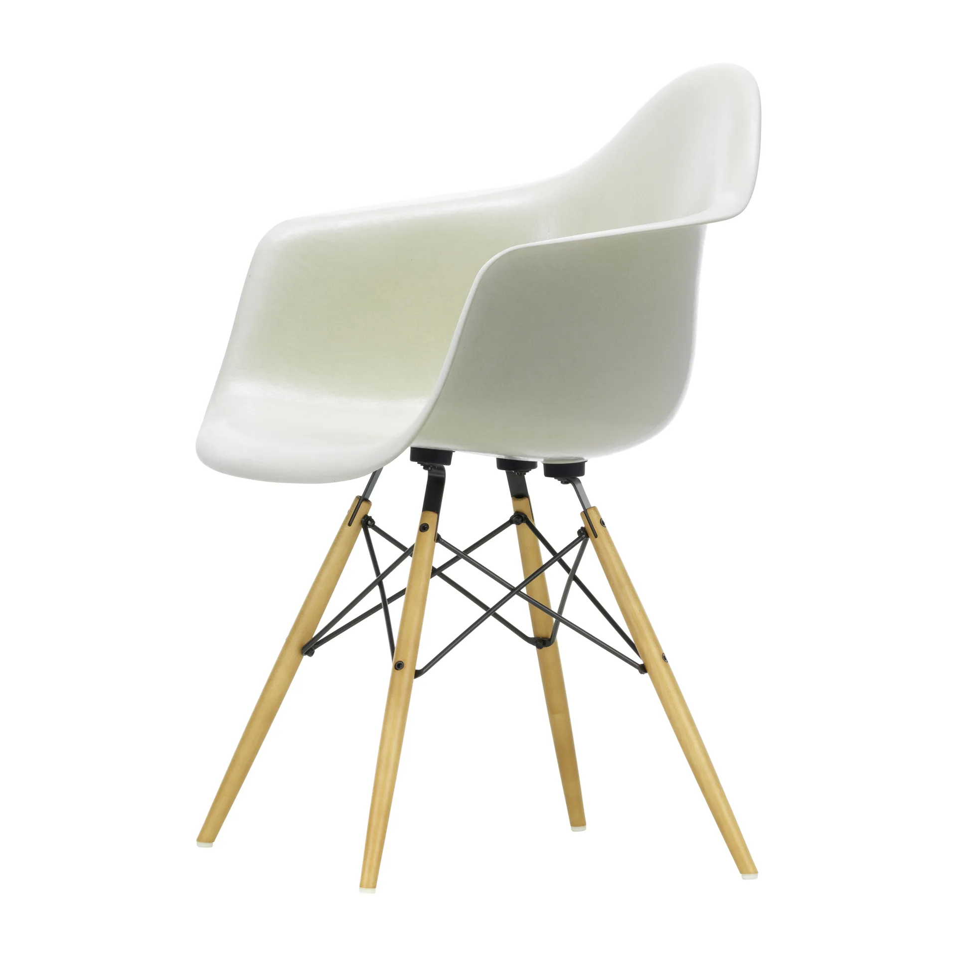 Eames Fiberglass Armchair DAW karmstol, parchment, lönnben Vitra