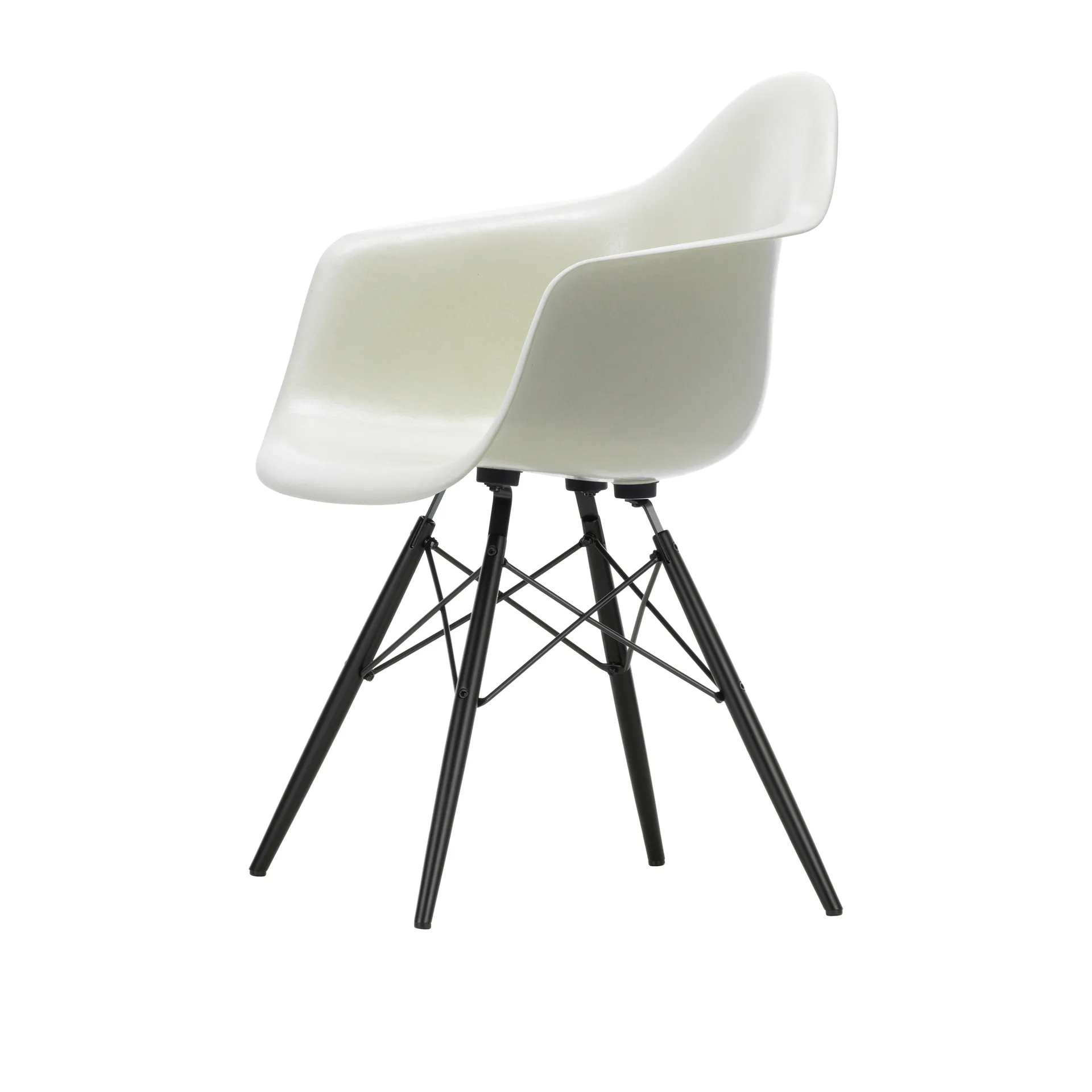 Eames Fiberglass Armchair DAW karmstol, Parchment-svartbetsade lönnben Vitra