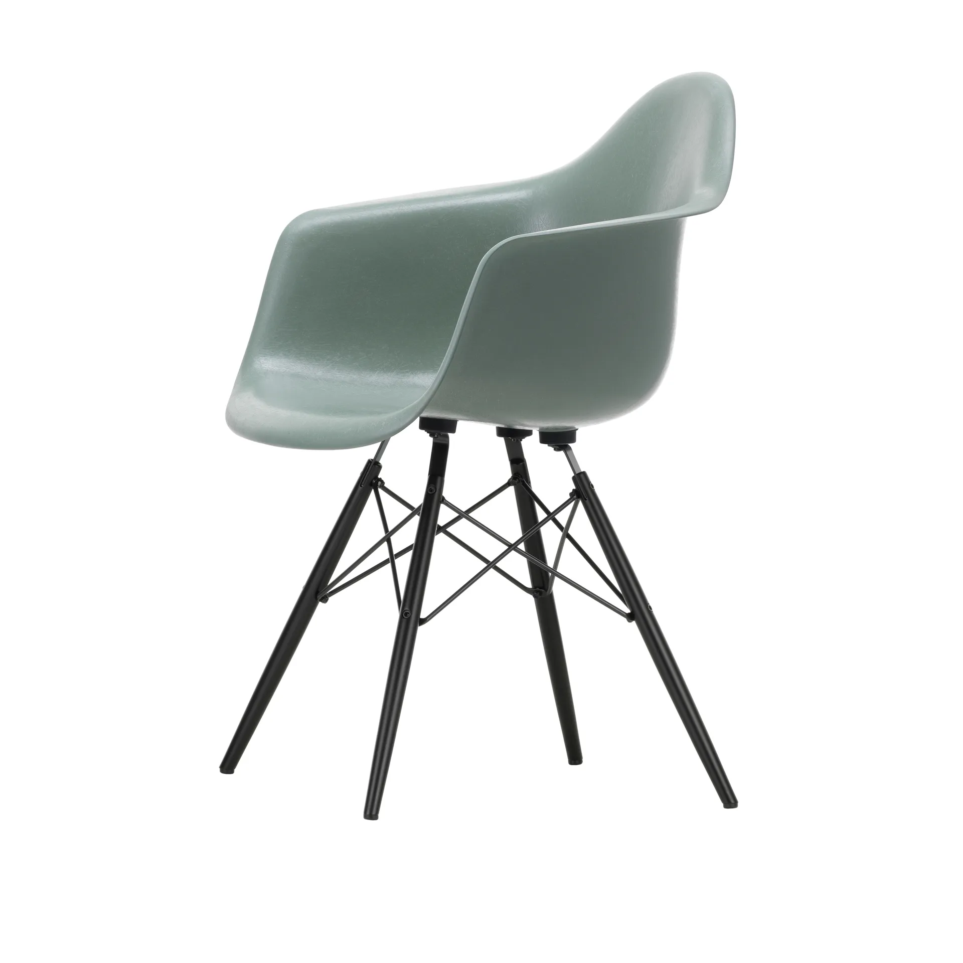 Eames Fiberglass Armchair DAW karmstol, Sea foam green-black maple Vitra