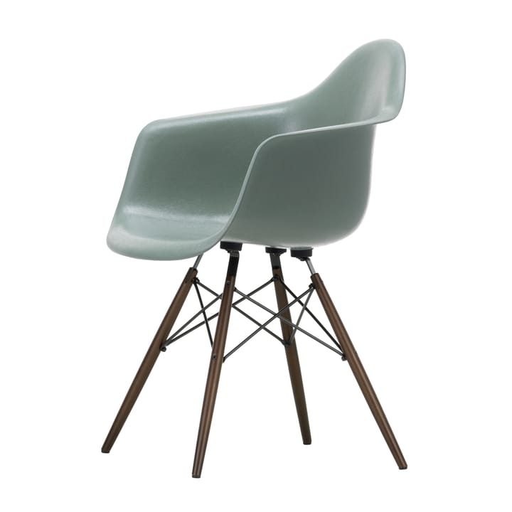 Eames Fiberglass Armchair DAW karmstol - Sea foam green-dark maple - Vitra