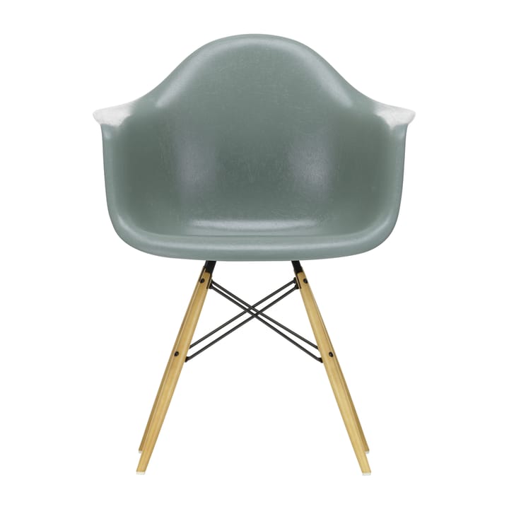 Eames Fiberglass Armchair DAW karmstol - sea foam green, lönnben - Vitra