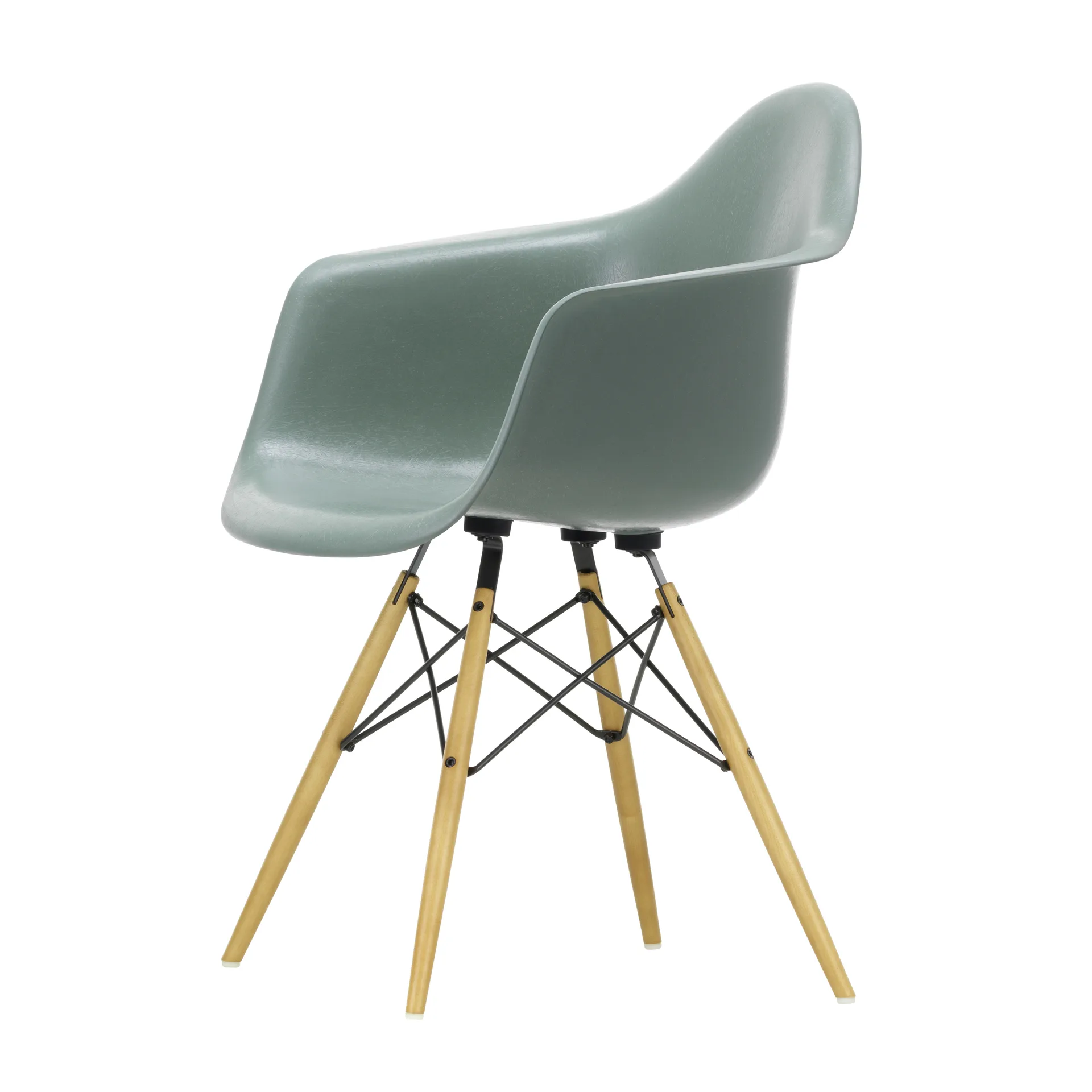 Eames Fiberglass Armchair DAW karmstol, sea foam green, lönnben Vitra