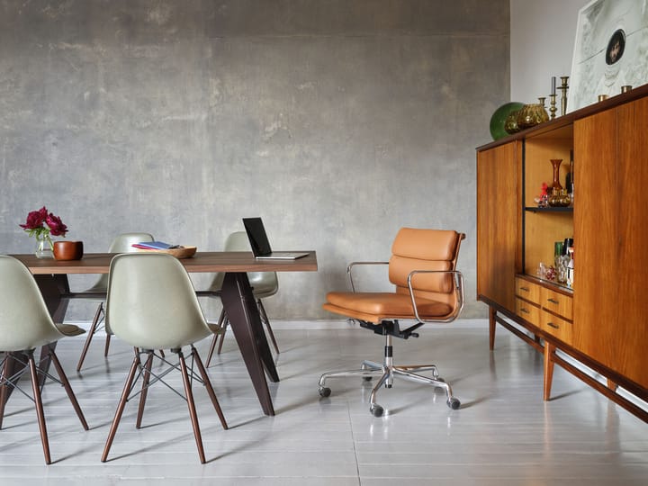 Eames Fiberglass Chairs DSW stol - classic red, brunbetsade lönnben - Vitra