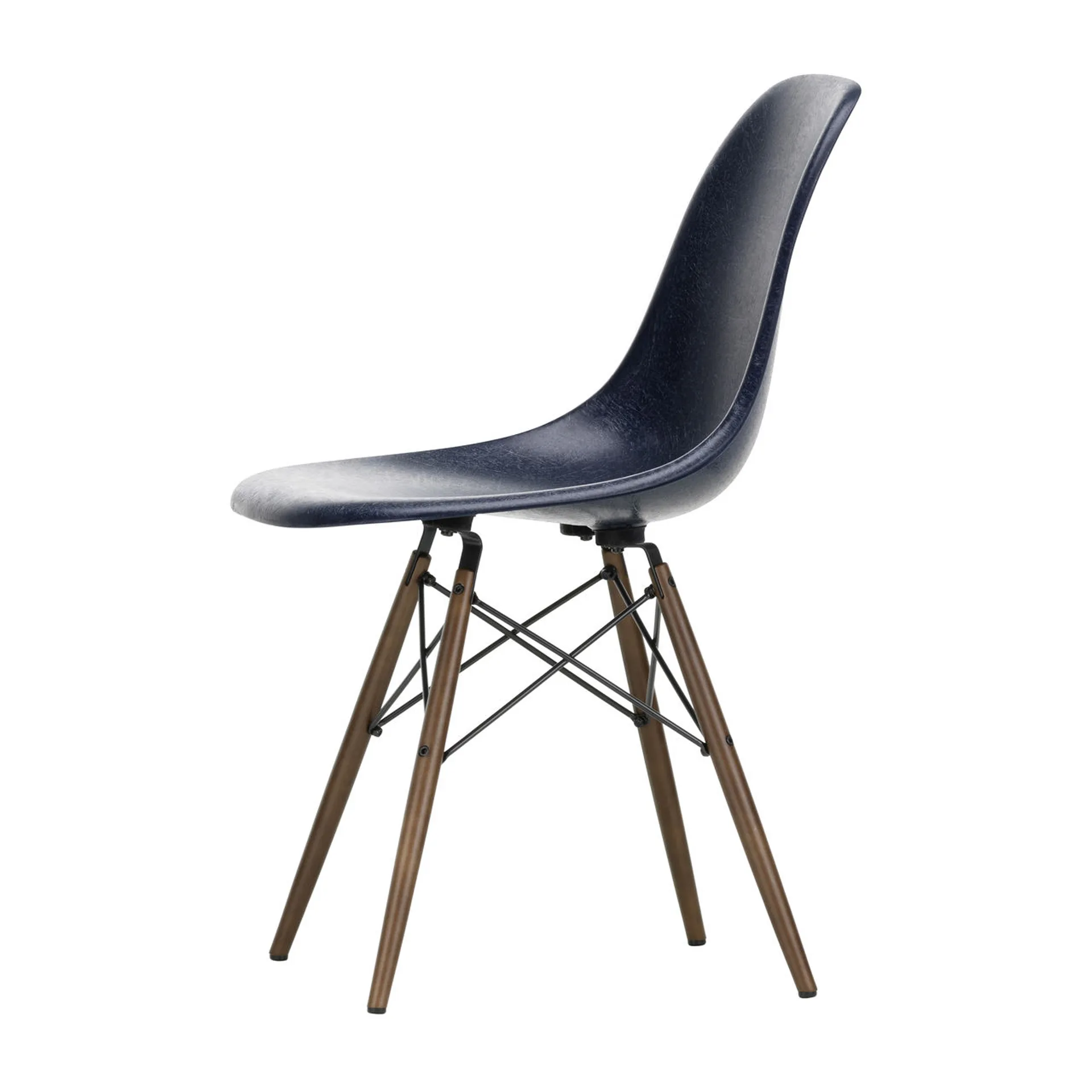 Eames Fiberglass Chairs DSW stol, navy blue, brunbetsade lönnben Vitra