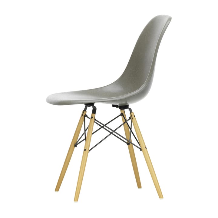 Eames Fiberglass Chairs DSW stol, raw umber, lönnben Vitra