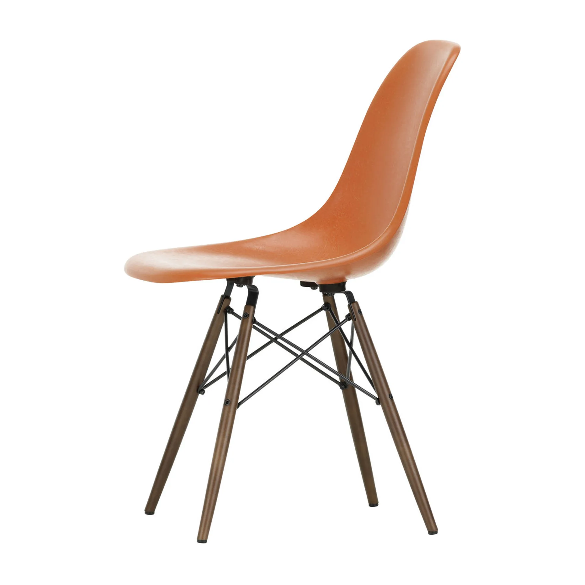 Eames Fiberglass Chairs DSW stol, Red orange-brunbetsade lönnben Vitra