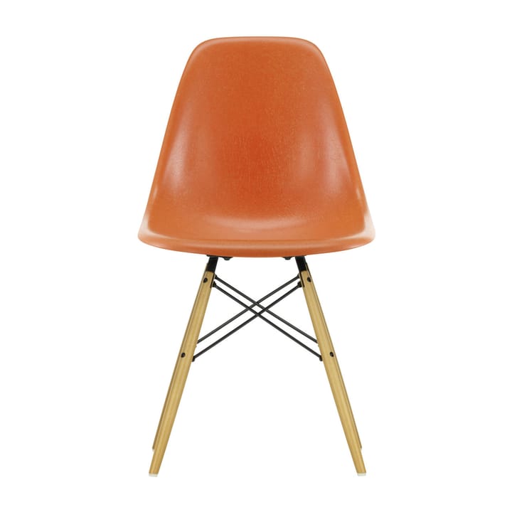 Eames Fiberglass Chairs DSW stol - red orange, lönnben - Vitra