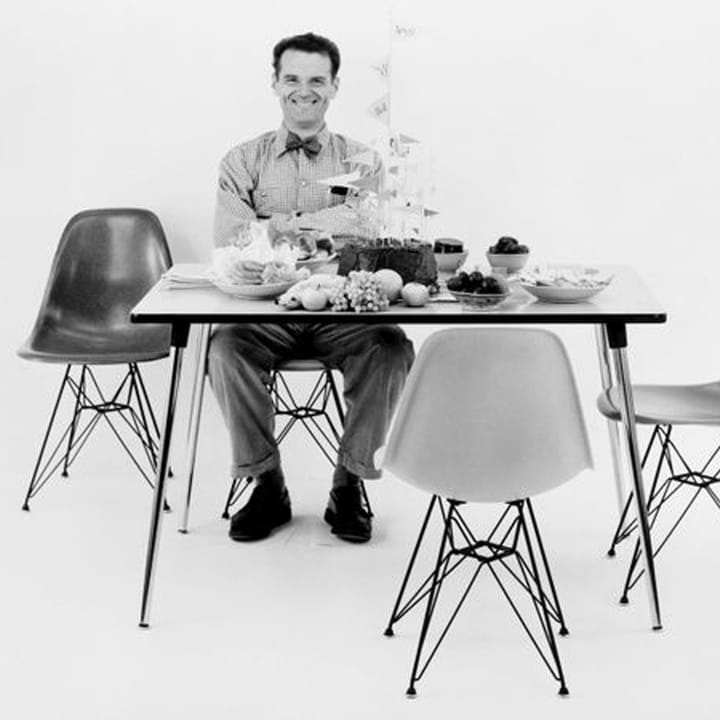 Eames Fiberglass Side Chair DSR stol - Elephant hide grey-Dark basic - Vitra