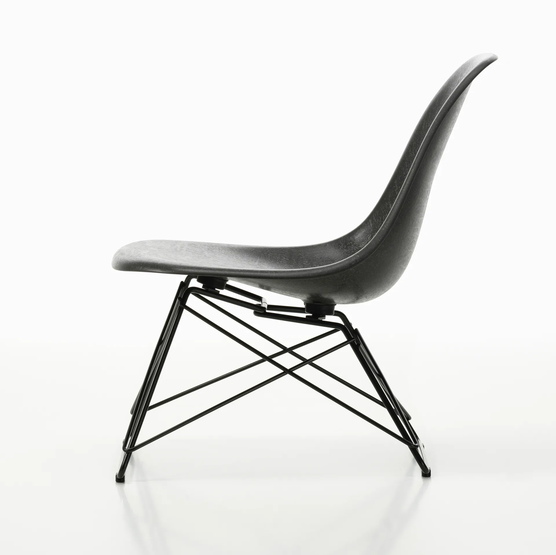 Eames Fiberglass Side Chair LSR loungestol, Elephant hide grey-deep black Vitra