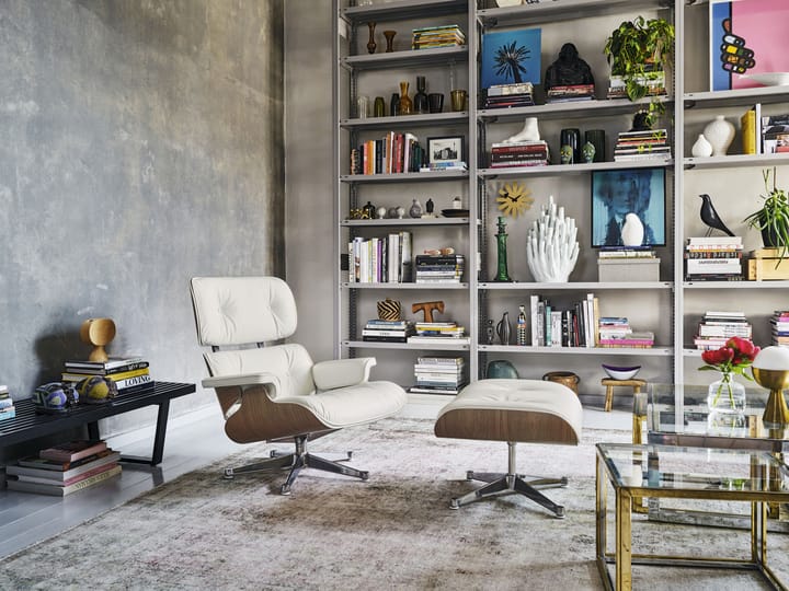 Eames Lounge Chair new dimension Leather premium F, 66 nero-black ash Vitra