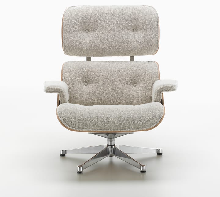 Eames Lounge Chair new dimension polerad krom, Cream/sand-american cherry Vitra