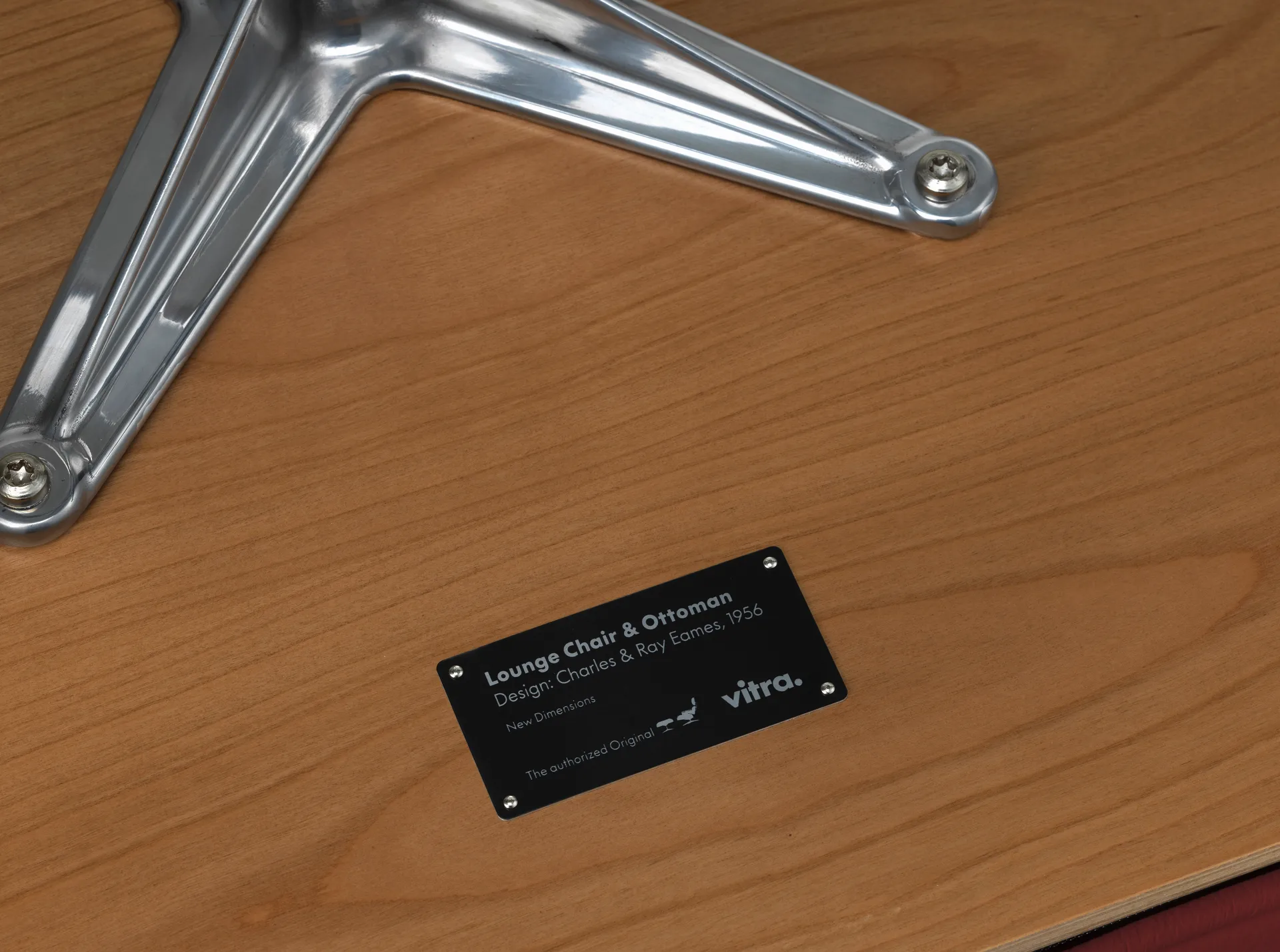 Eames Lounge Chair & Ottoman new dimensions, 07 Brandy-28 cherry natural-pol. steel Vitra