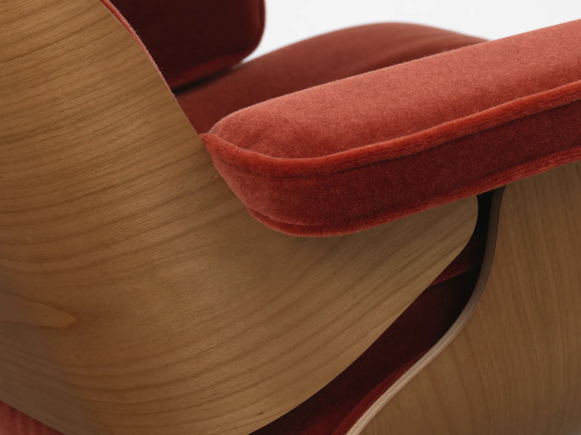 Eames Lounge Chair & Ottoman new dimensions, 07 Brandy-28 cherry natural-pol. steel Vitra