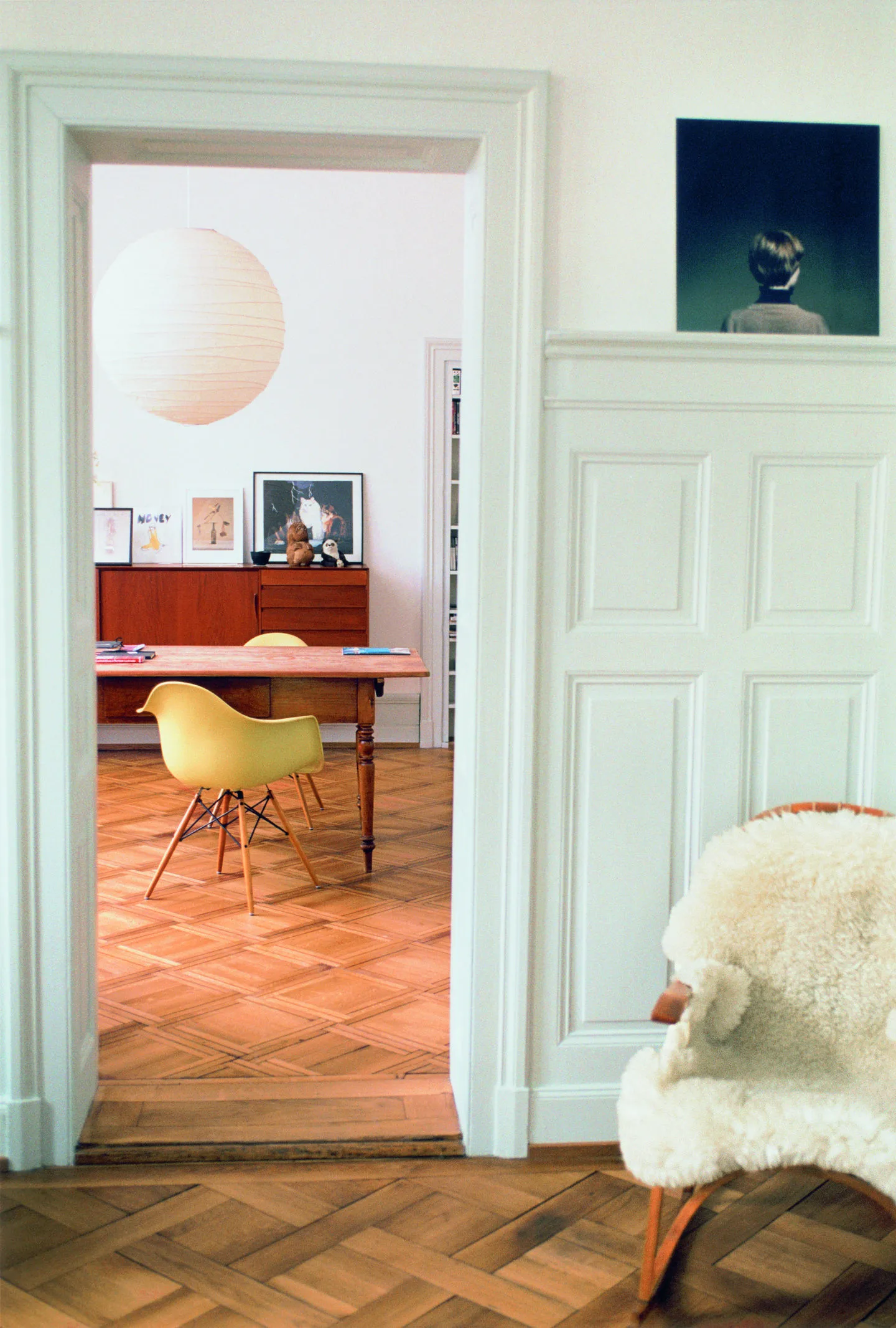 Eames plastic armchair DAW stol lönnben, Forest Vitra