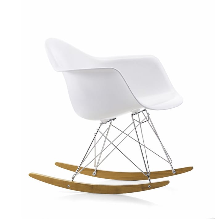 Eames Plastic Armchair RAR gungstol - white, krom, medar i lönn - Vitra