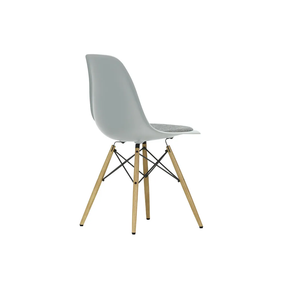 Eames plastic side chair DSW askben klädd sits, Light gray-Hopsak 23 Vitra