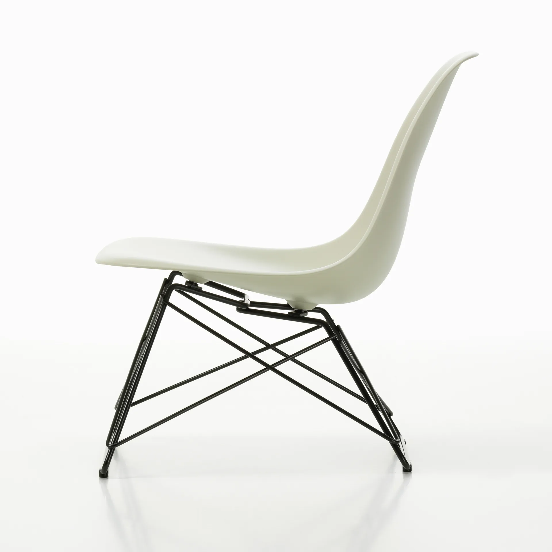 Eames Plastic Side Chair LSR loungestol, Pebble-deep black Vitra