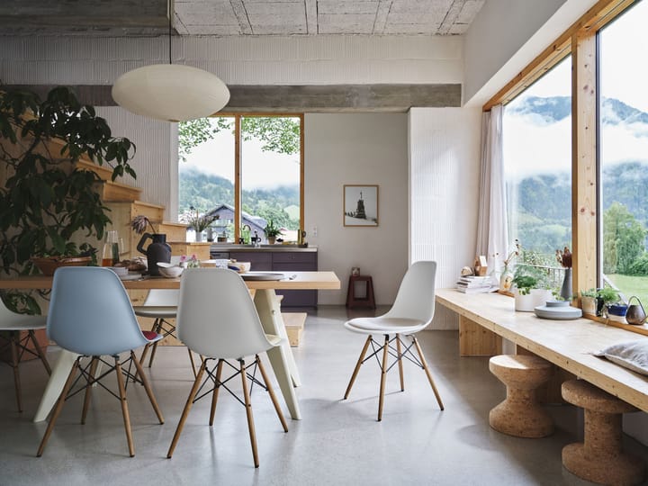 Eames Plastic Side Chair RE DSW stol, 23 ice grey-golden maple Vitra