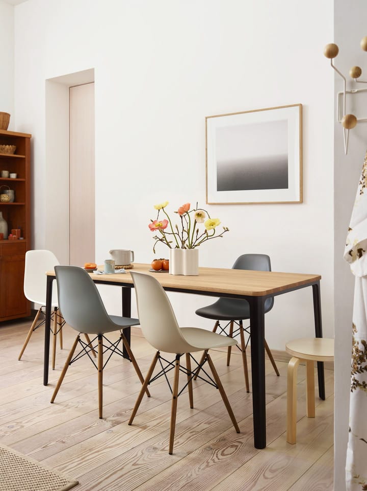 Eames Plastic Side Chair RE DSW stol, 24 light grey-dark maple Vitra