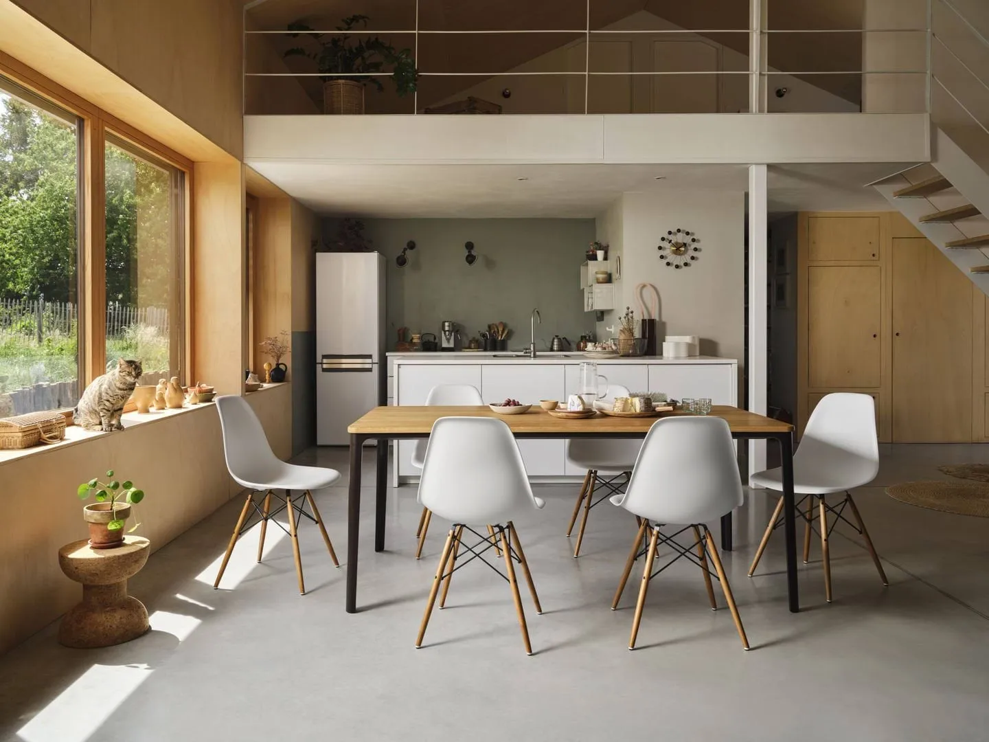 Eames Plastic Side Chair RE DSW stol, White-honey tone ash Vitra