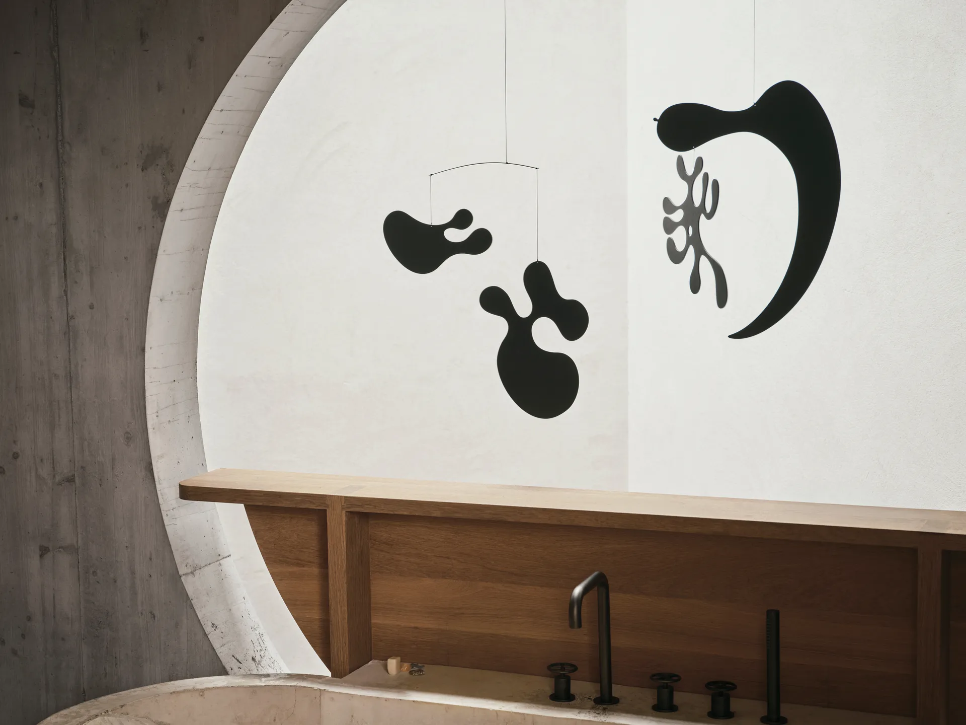 Eames plywood mobile model AL, Black Vitra