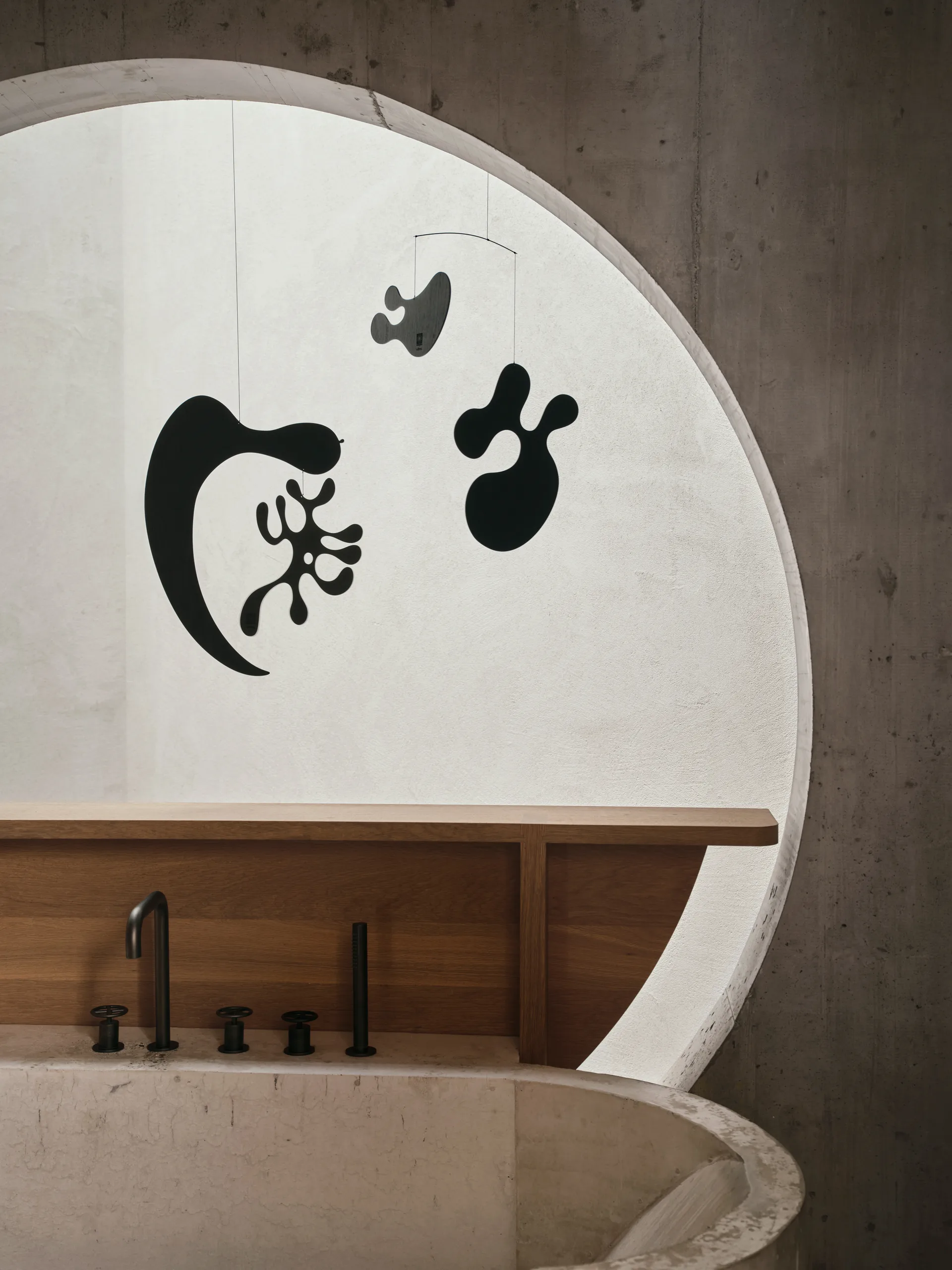 Eames plywood mobile model C, Black Vitra