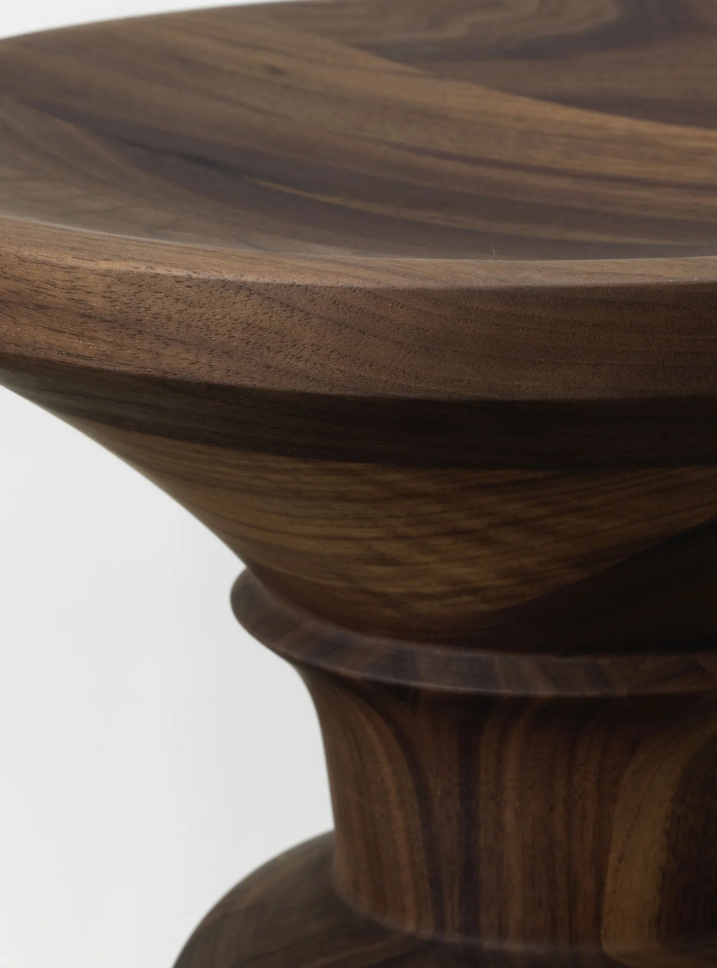 Eames Stool rund sittpall model B, Dark walnut, Ø33x38 cm Vitra