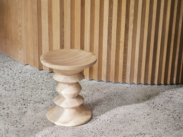 Eames Stool sittpall model A, Natural chestnut Vitra